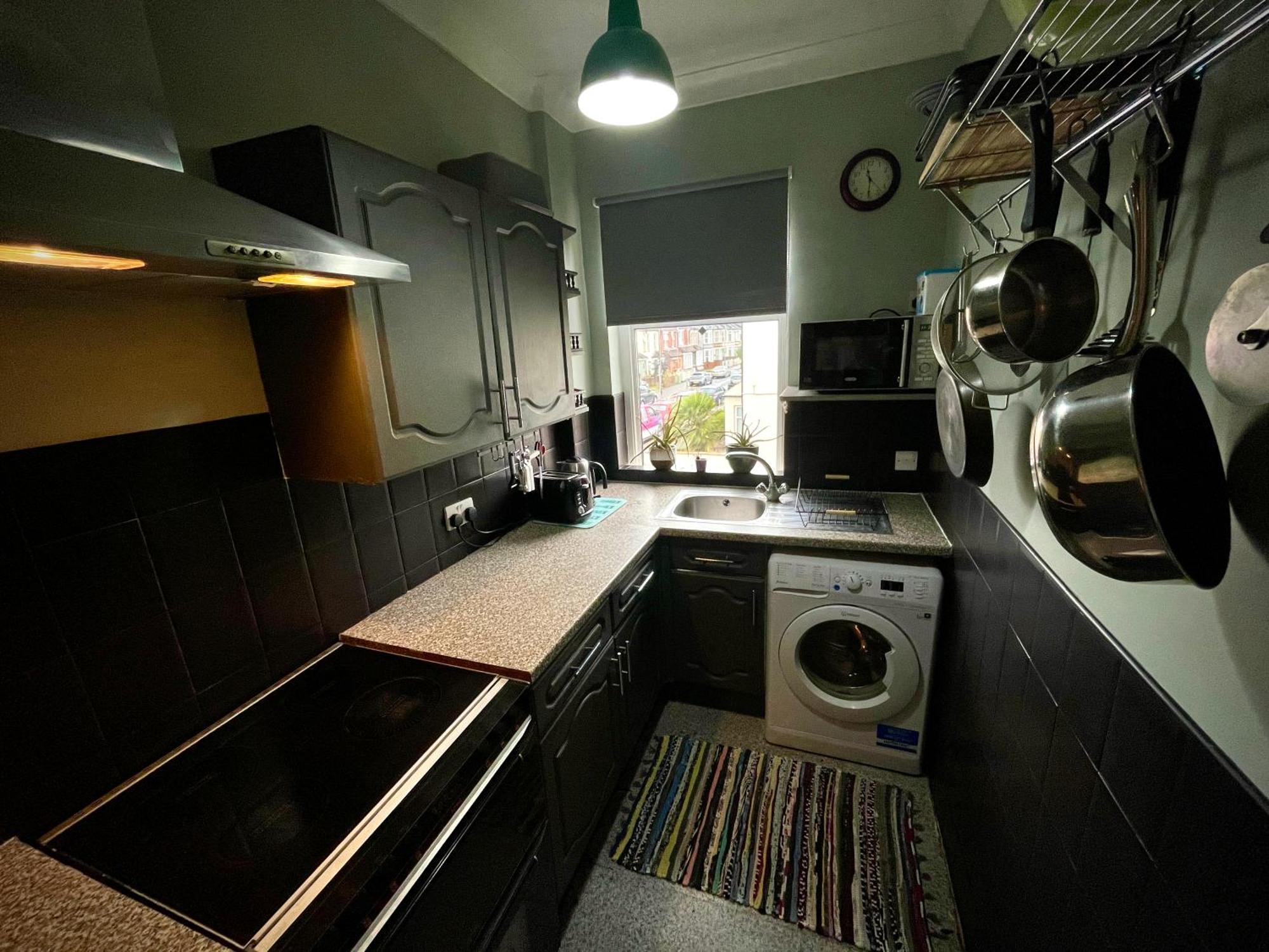Stylish And Artistic Flat In Southend On Sea Apartment Ngoại thất bức ảnh